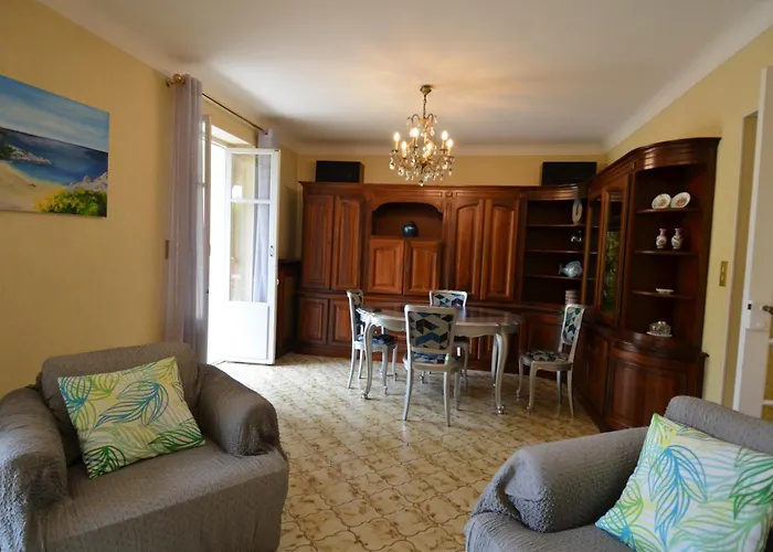 Parc Louisa - Appartement D\'Epoque Avec Jardin Et Parking 4 Personnes Le Port De Nice