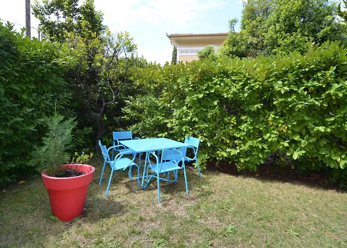 Parc Louisa - Appartement D\'Epoque Avec Jardin Et Parking 4 Personnes Le Port De Nice